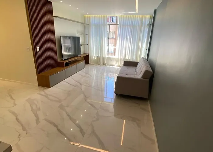 Lindo Apartamento De Alto Padrao A Duas Quadras Da Praia De Copacabana